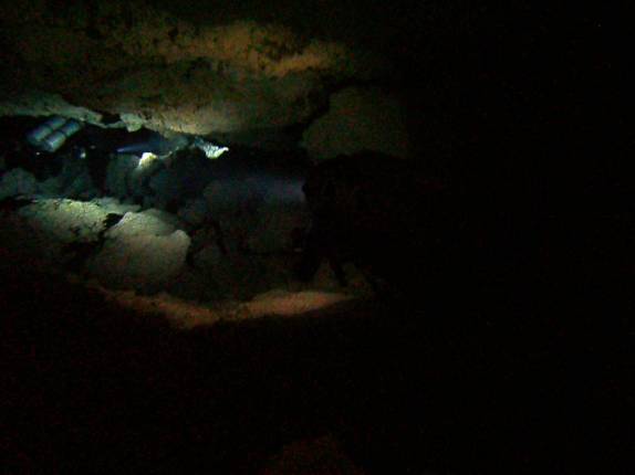 Mergulhando na caverna La Taina, em Santo Domingo, capital da República Dominicana